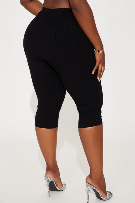 Lena Snatched Capri Pant - Black