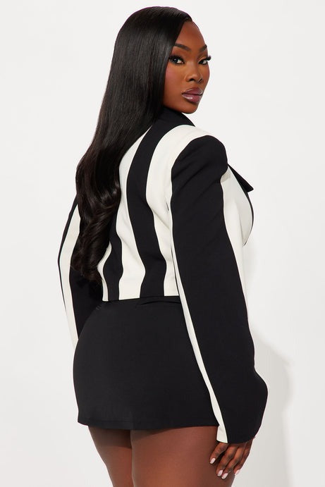 Playing Mind Games Cropped Blazer - Black/White