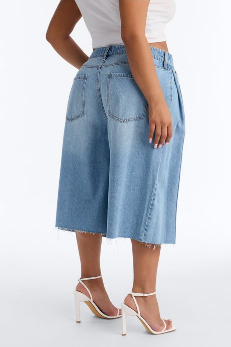 Aleksa Pleated Non Stretch Denim Jorts - Light Wash