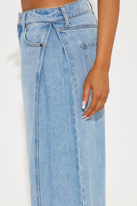 Aleksa Pleated Non Stretch Denim Jorts - Light Wash