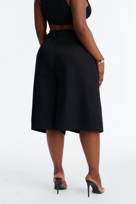 IT Girl Low Rise Bermuda Short - Black