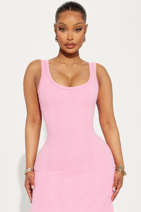 Alana Textured Midi Dress - Pink