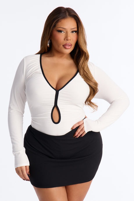 Aelita Keyhole Contrast Trim Ribbed Bodysuit - Ivory/combo