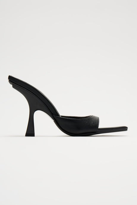 Strut This Heels - Black