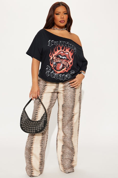 Rolling Stones Flame Off Shoulder Tee - Black