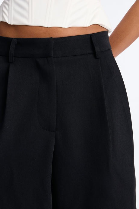 IT Girl Low Rise Bermuda Short - Black