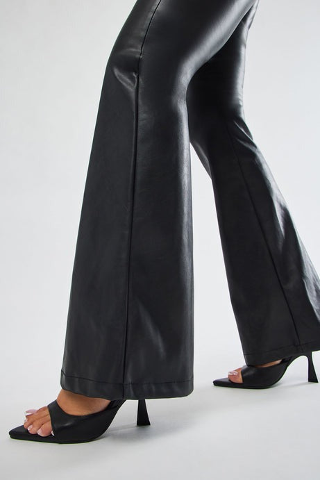 Strut This Heels - Black