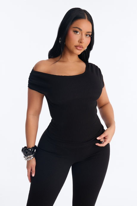 Ariella Off Shoulder Snatched Capri Set - Black