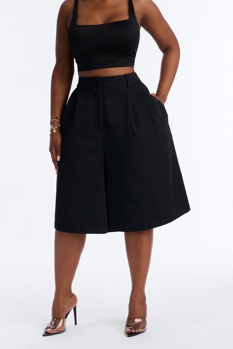 IT Girl Low Rise Bermuda Short - Black