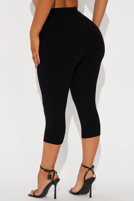 Lena Snatched Capri Pant - Black