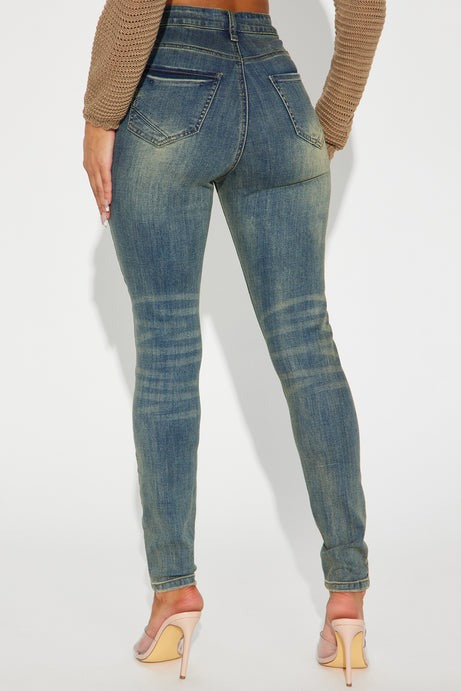 Isla Sculpting Skinny Jeans - Medium Wash