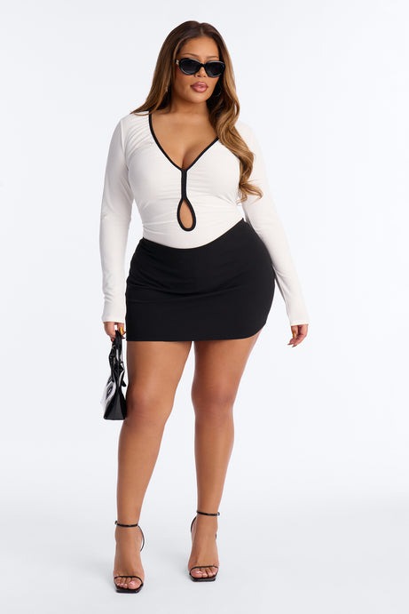 Aelita Keyhole Contrast Trim Ribbed Bodysuit - Ivory/combo