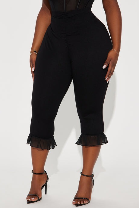 Charlotte Ruffle Capri Legging - Black