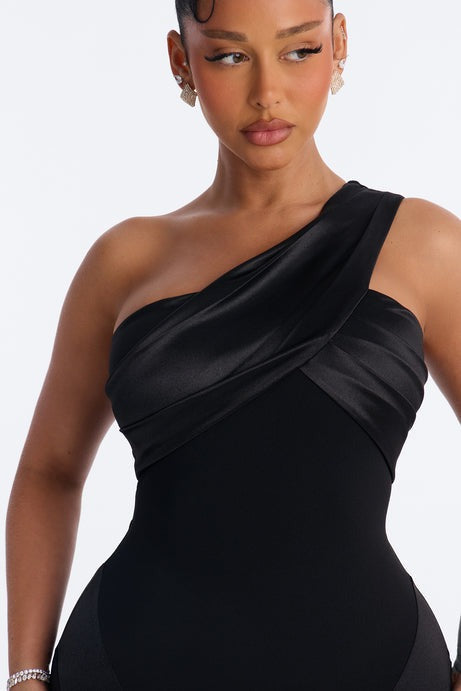 Immediate Yes One Shoulder Gown - Black